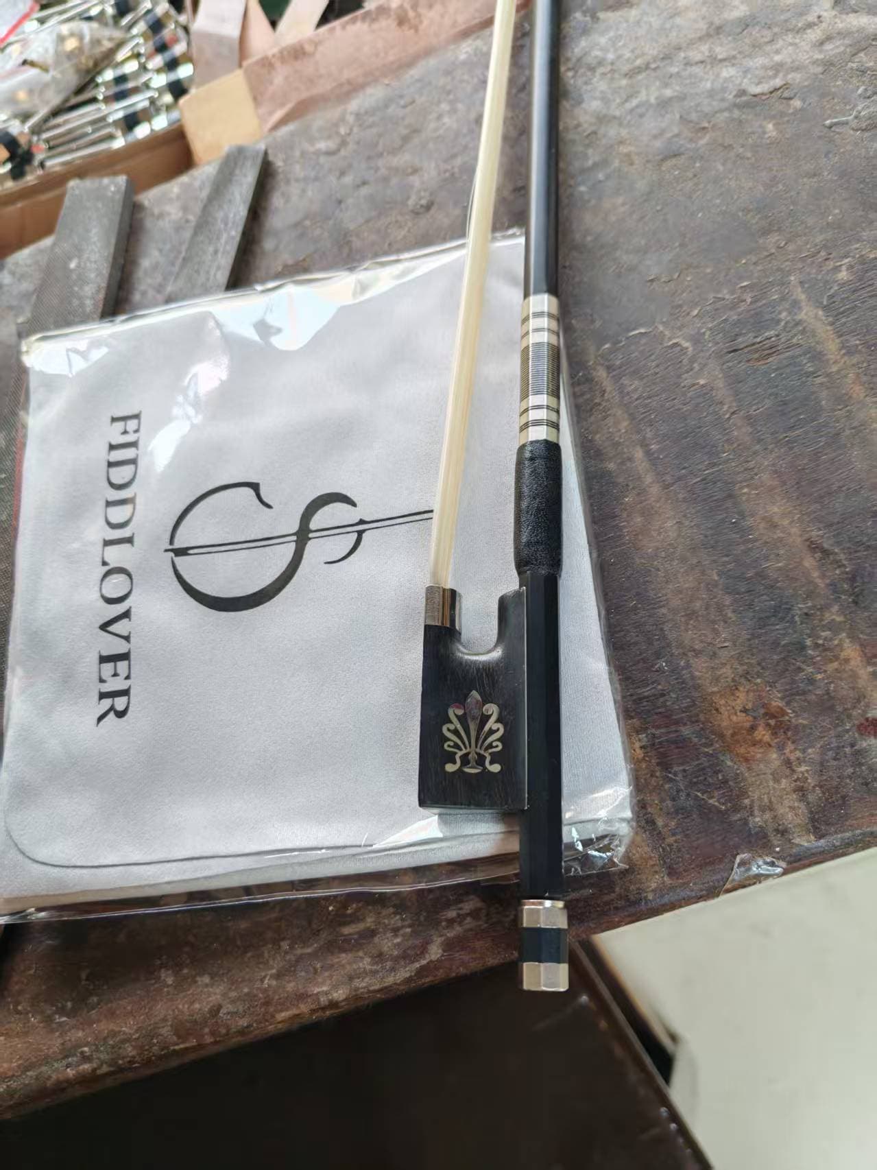 4/4 Carbon Fiber Violin Bow B233 (Carved Frog)