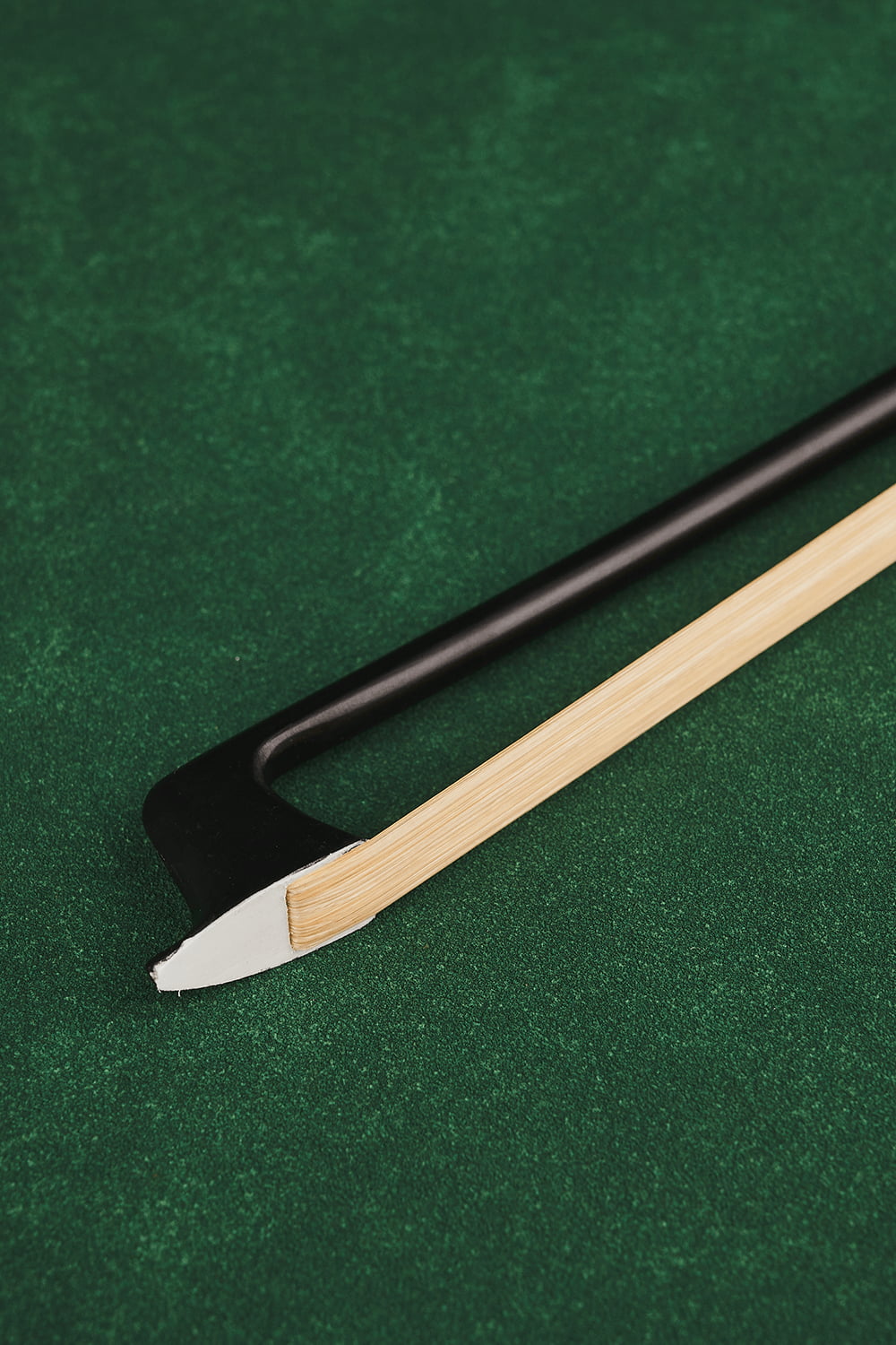 4/4 Carbon Fiber Violin Bow B233 (Carved Frog)